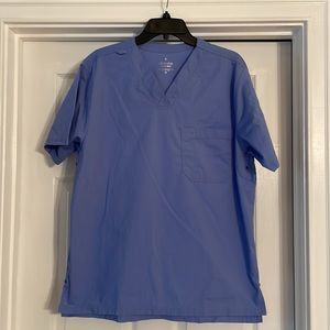 NWOT Beyond Scrubs size M color blue venter under arms.Split at hips